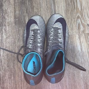 New Nike soccer cleats size 8.5